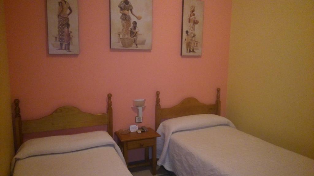 Hostal El Camionero Burguillos Del Cerro Værelse billede